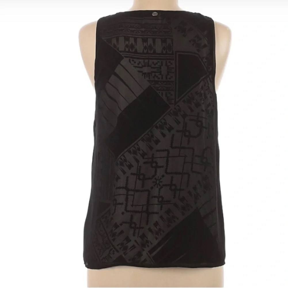 Black. Sleeveless. Slightly Plunge.Embroidered Detail. Pattern on inside. - Picture 2 of 3
